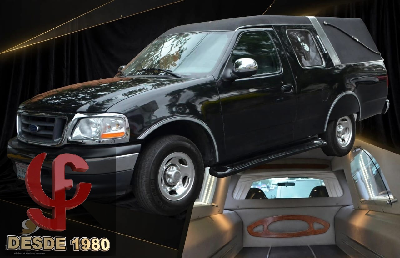 Carroza fúnebre negra equipada con iluminación interior